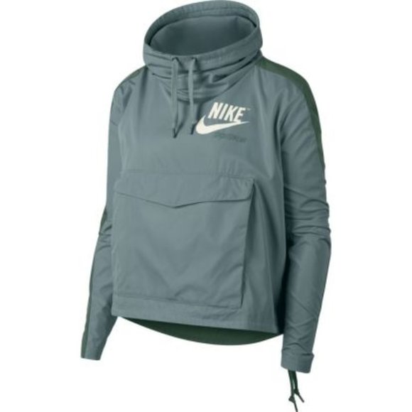 nike jacket with front pocket
